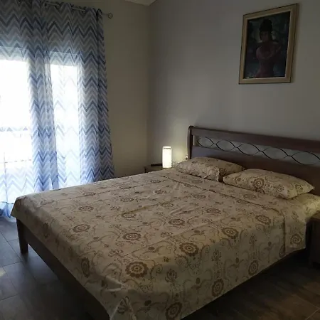 Cozy Apartment With Garden Alli Meria