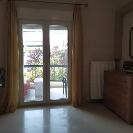 Cozy Apartment With Garden
